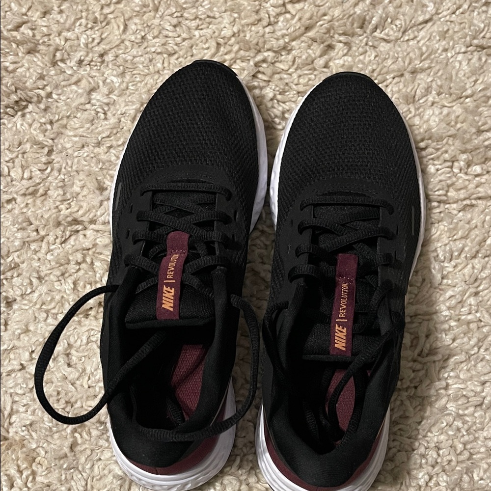 Nike Women's Black and Burgundy Sneakers